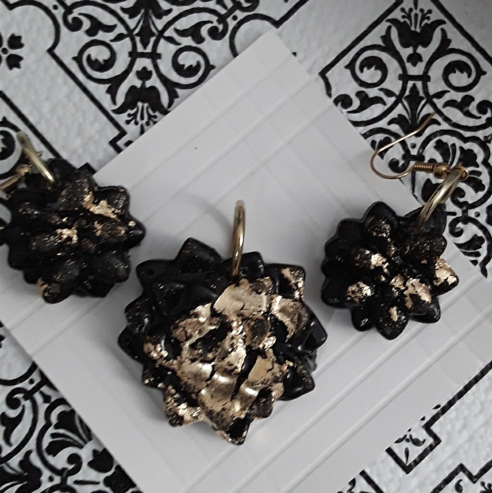 Resin pendant and earrings